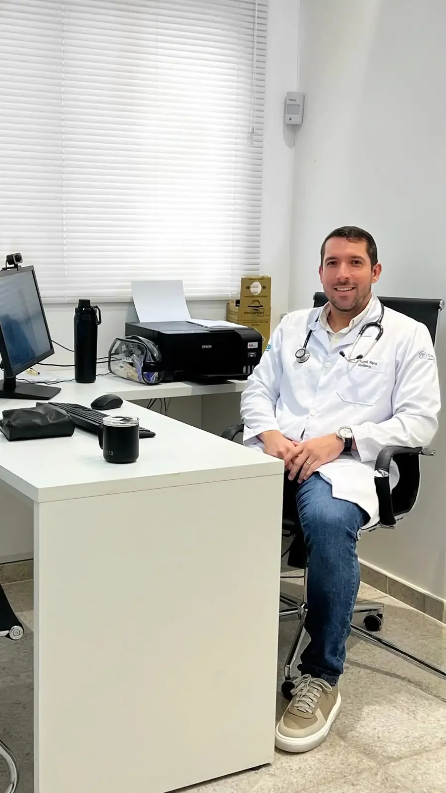Dr Rafael Ayres